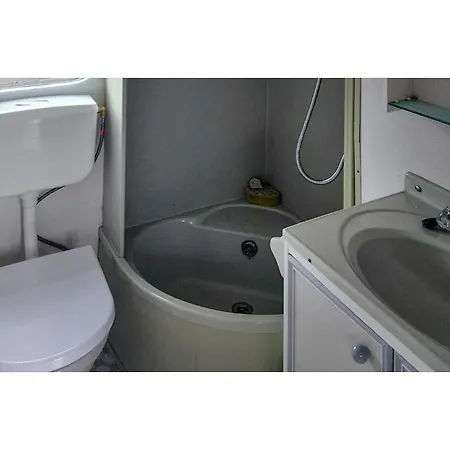 1 Bedroom Gorgeous In Holiday home *